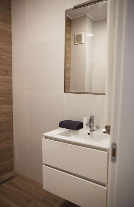 Eliza'S Apartment By Oasis Homes Oradea Exterior foto